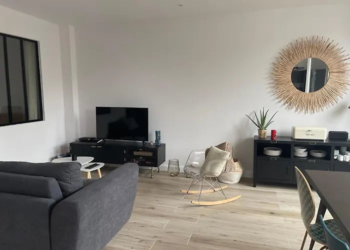 Ajaccio Magnifique T2 45m2 neuf 5 personnes Clim wifi stationnement gratuit centre ville plage à 300m