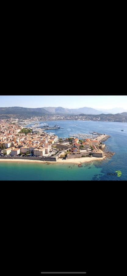Appartement Magnifique T2 45m2 Neuf 5 Personnes Clim Wifi Stationnement Gratuit Centre à 300m *